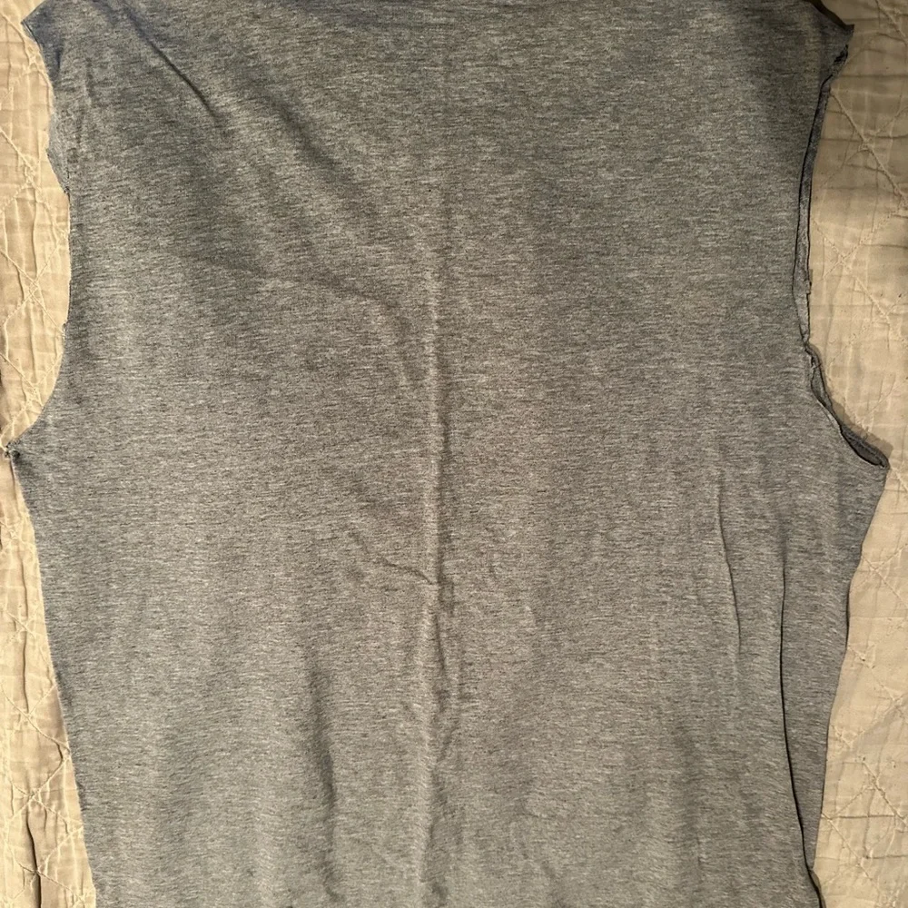 Gray Jerzee’s Men Sleeveless Top-Size- Large - Picture 6 of 8